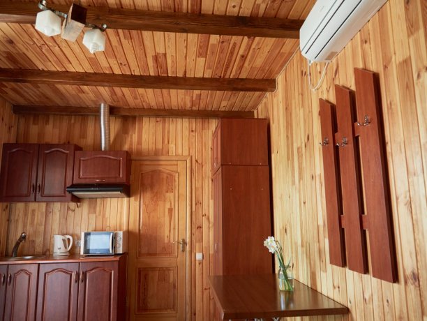 Бунгало № 27 однокомнатный, база отдыха «Автомобилист», Кирилловка. Фото 3