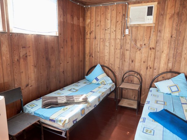 Стандарт + №26 двухкомнатный, база отдыха «Автомобилист», Кирилловка. Фото 2