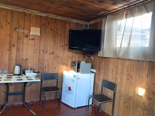 Полулюкс №28 однокомнатный, база отдыха «Автомобилист», Кирилловка. Фото 3