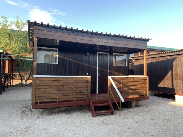 Полулюкс №28 однокомнатный, база отдыха «Автомобилист», Кирилловка. Фото 1