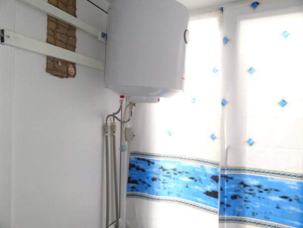 Люкс Сендвич Белый однокомнатный, база отдыха «Азов Коралл», Кирилловка. Фото 3