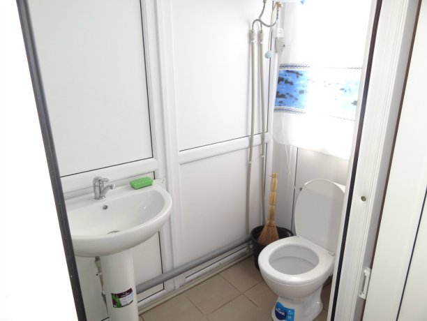 Люкс Сендвич Белый однокомнатный, база отдыха «Азов Коралл», Кирилловка. Фото 6