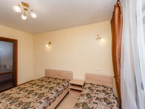 Люкс №1 однокомнатный, гостевой дом «Агат», Кирилловка. Фото 1