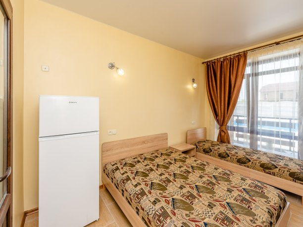 Люкс №6 однокомнатный, гостевой дом «Агат», Кирилловка. Фото 1