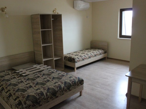 Люкс №12 (мансарда) однокомнатный, гостевой дом «Агат», Кирилловка. Фото 1