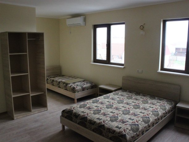 Люкс №13 (мансарда) однокомнатный, гостевой дом «Агат», Кирилловка. Фото 2