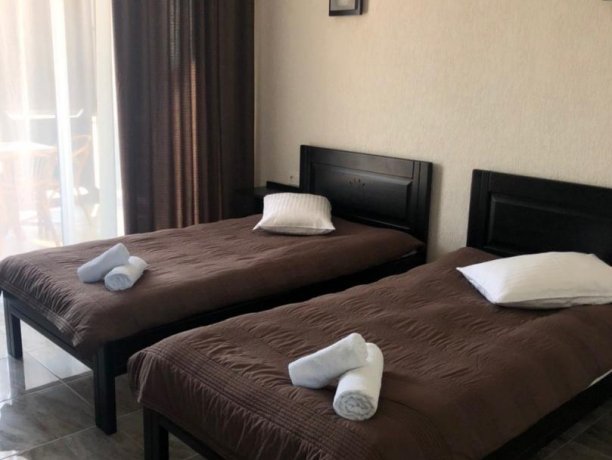 Семейный-люкс №47 двухкомнатный, база отдыха «Azov le Chalet», Кирилловка. Фото 5