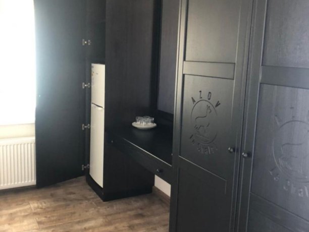 Семейный-люкс №45 двухкомнатный, база отдыха «Azov le Chalet», Кирилловка. Фото 1