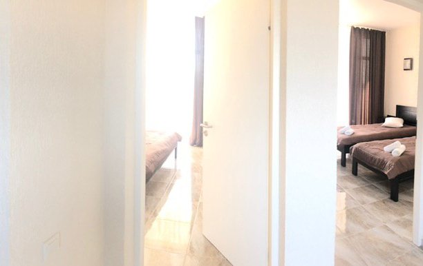 Семейный-люкс №45 двухкомнатный, база отдыха «Azov le Chalet», Кирилловка. Фото 5