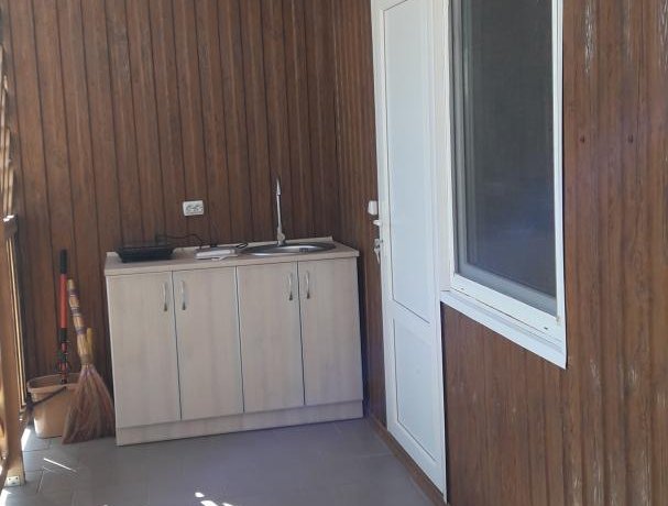 Люкс Люкс 3х местный с деревянной верандой однокомнатный, база отдыха «Азов Коралл», Кирилловка. Фото 6