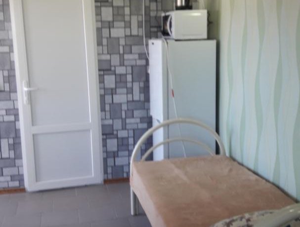 Люкс Люкс 3х местный с деревянной верандой однокомнатный, база отдыха «Азов Коралл», Кирилловка. Фото 2