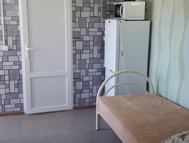 Люкс Люкс 3х местный с деревянной верандой однокомнатный, база отдыха «Азов Коралл», Кирилловка. Фото 3