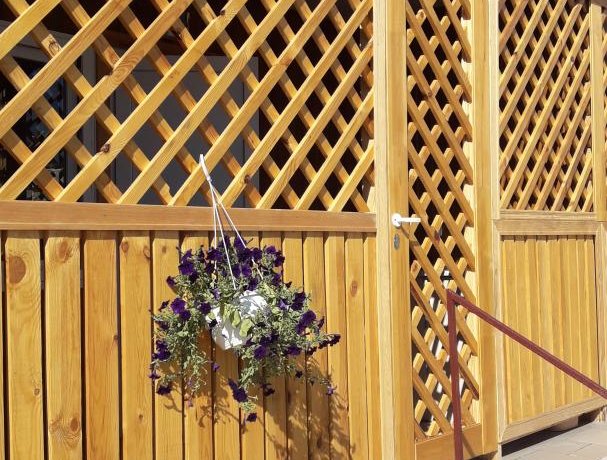 Люкс Люкс 2х местный с деревянной верандой, 2 однокомнатный, база отдыха «Азов Коралл», Кирилловка. Фото 1