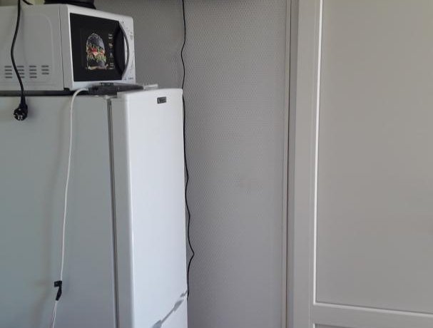 Люкс Люкс сдеревянной верандой 2х местный,3 однокомнатный, база отдыха «Азов Коралл», Кирилловка. Фото 3