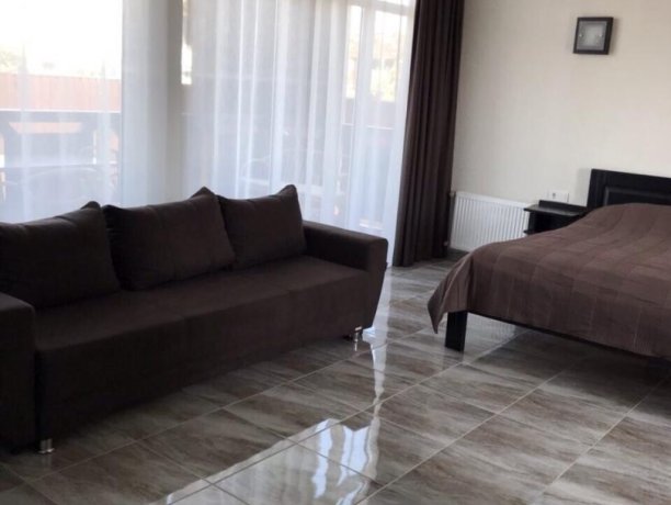 Люкс + №48 однокомнатный, база отдыха «Azov le Chalet», Кирилловка. Фото 2