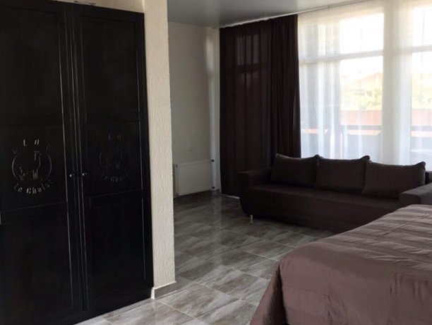 Люкс + №48 однокомнатный, база отдыха «Azov le Chalet», Кирилловка. Фото 5