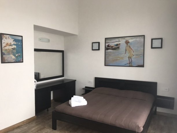 Deluxe №42 однокомнатный, база отдыха «Azov le Chalet», Кирилловка. Фото 1