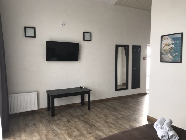 Deluxe №42 однокомнатный, база отдыха «Azov le Chalet», Кирилловка. Фото 2