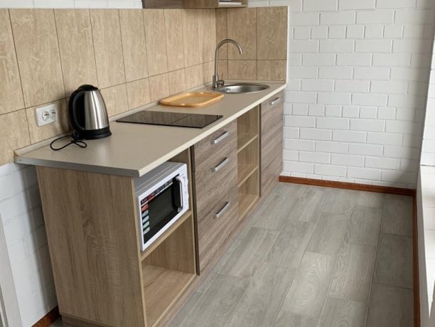 Люкс с кухней у бассейна №3 однокомнатный, гостевой дом «Афродита +Бассейн», Кирилловка. Фото 1