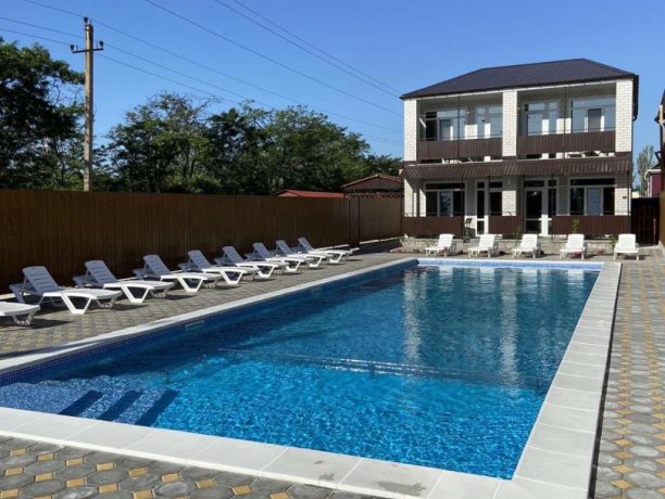 Люкс с кухней у бассейна №4 однокомнатный, гостевой дом «Афродита +Бассейн», Кирилловка. Фото 1