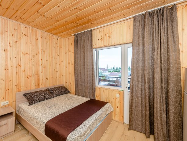 Люкс №9 (2 к.) однокомнатный, гостевой дом «Adamant», Кирилловка. Фото 1