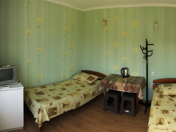 Стандарт №5 (2 м.) однокомнатный, база отдыха «Гостиный двор», Кирилловка. Фото 1