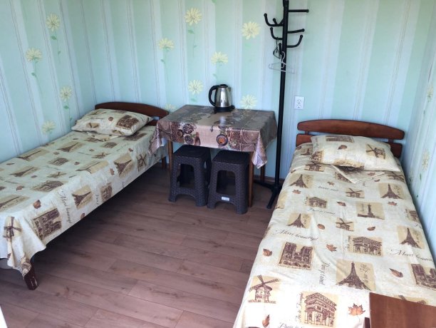 Стандарт №5 (2 м.) однокомнатный, база отдыха «Гостиный двор», Кирилловка. Фото 2