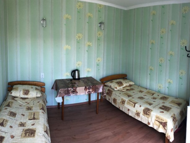 Стандарт №6 (2 м.) однокомнатный, база отдыха «Гостиный двор», Кирилловка. Фото 1