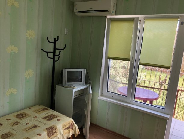 Стандарт №6 (2 м.) однокомнатный, база отдыха «Гостиный двор», Кирилловка. Фото 2