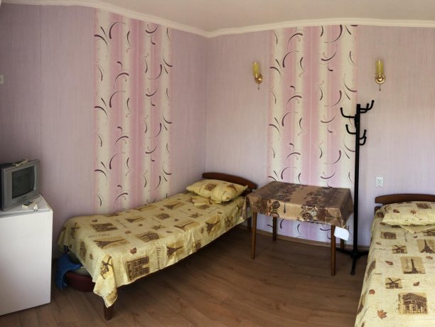 Стандарт №7 (2 м.) однокомнатный, база отдыха «Гостиный двор», Кирилловка. Фото 1