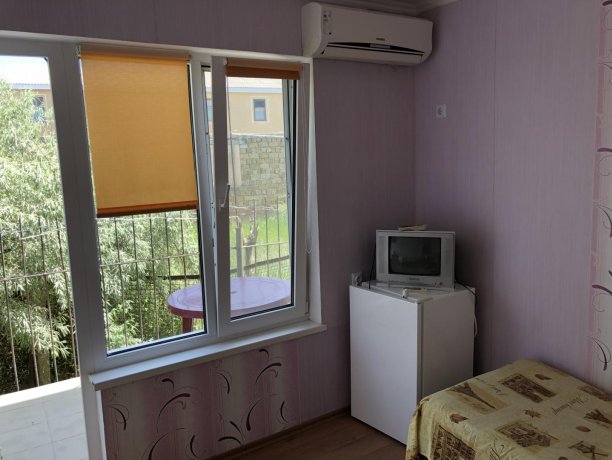 Стандарт №7 (2 м.) однокомнатный, база отдыха «Гостиный двор», Кирилловка. Фото 3