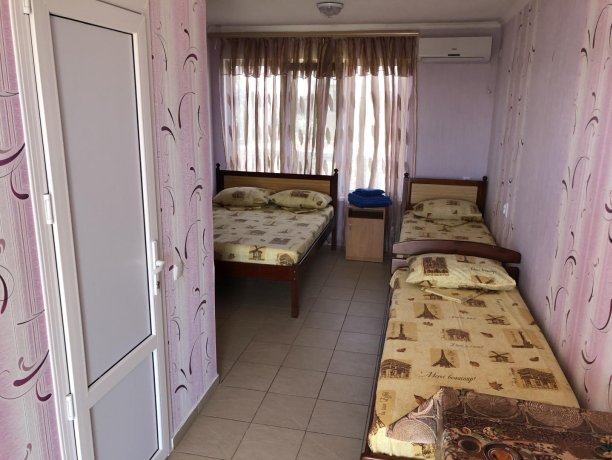 Полулюкс №9 (4 м.) однокомнатный, база отдыха «Гостиный двор», Кирилловка. Фото 2