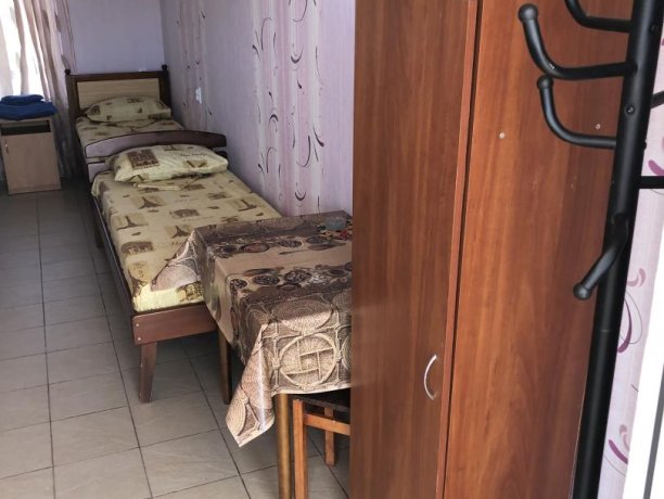 Полулюкс №9 (4 м.) однокомнатный, база отдыха «Гостиный двор», Кирилловка. Фото 4