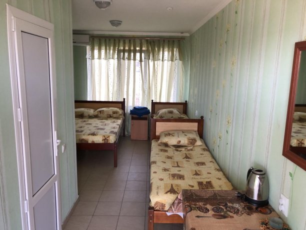 Полулюкс №10 (4 м.) однокомнатный, база отдыха «Гостиный двор», Кирилловка. Фото 2