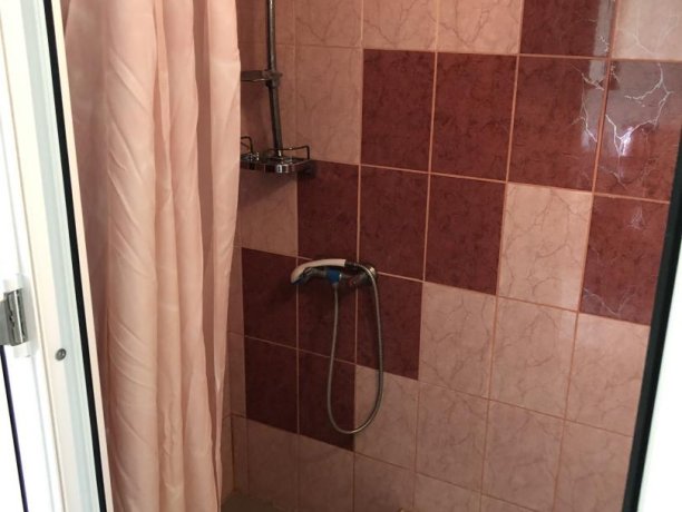 Полулюкс №10 (4 м.) однокомнатный, база отдыха «Гостиный двор», Кирилловка. Фото 5