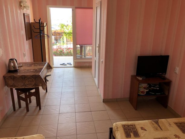 Полулюкс №12 (3 м.) однокомнатный, база отдыха «Гостиный двор», Кирилловка. Фото 1