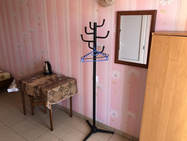 Полулюкс №12 (3 м.) однокомнатный, база отдыха «Гостиный двор», Кирилловка. Фото 4