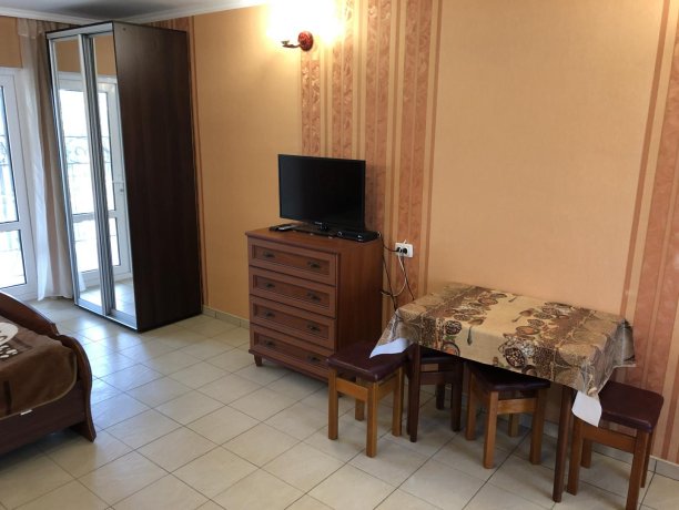 Семейный-люкс №14 однокомнатный, база отдыха «Гостиный двор», Кирилловка. Фото 2