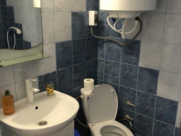 Семейный-люкс №14 однокомнатный, база отдыха «Гостиный двор», Кирилловка. Фото 6