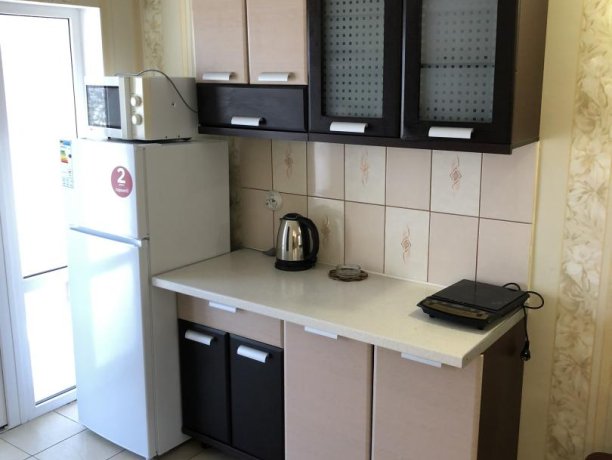 Семейный-люкс №15 однокомнатный, база отдыха «Гостиный двор», Кирилловка. Фото 5