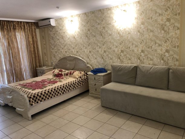 Семейный-люкс №15 однокомнатный, база отдыха «Гостиный двор», Кирилловка. Фото 6