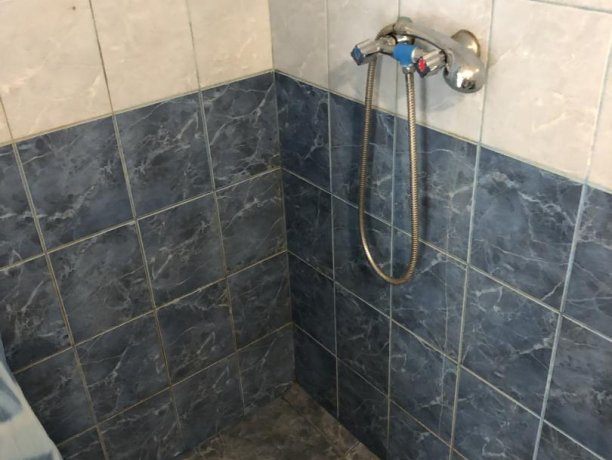 Семейный-люкс №15 однокомнатный, база отдыха «Гостиный двор», Кирилловка. Фото 8