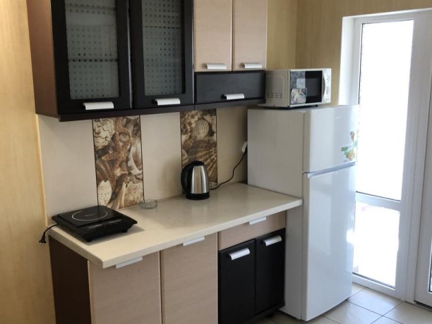 Семейный-люкс №16 однокомнатный, база отдыха «Гостиный двор», Кирилловка. Фото 4