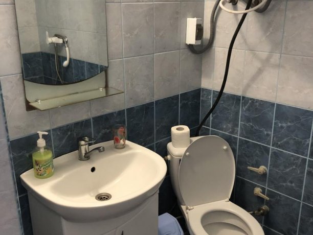 Семейный-люкс №16 однокомнатный, база отдыха «Гостиный двор», Кирилловка. Фото 7