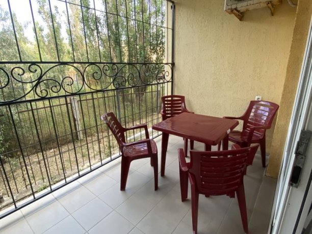 Семейный-люкс №18 однокомнатный, база отдыха «Гостиный двор», Кирилловка. Фото 9