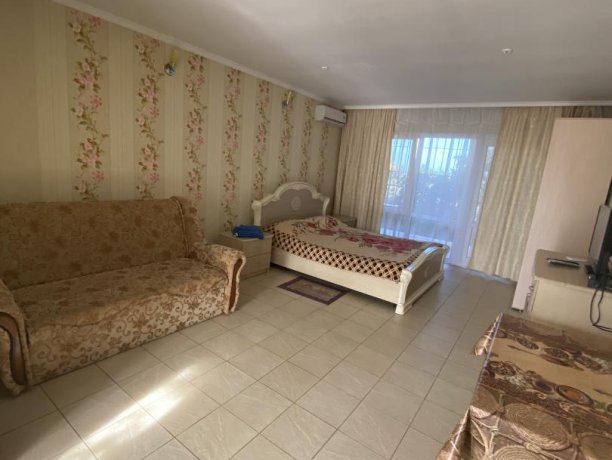 Семейный-люкс №18 однокомнатный, база отдыха «Гостиный двор», Кирилловка. Фото 3