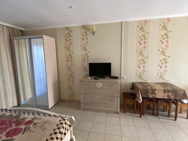 Семейный-люкс №18 однокомнатный, база отдыха «Гостиный двор», Кирилловка. Фото 5