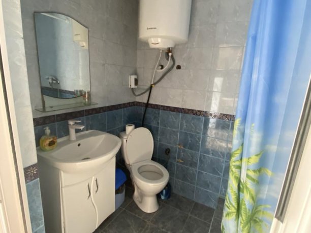 Семейный-люкс №18 однокомнатный, база отдыха «Гостиный двор», Кирилловка. Фото 7