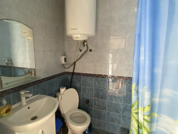 Семейный-люкс №18 однокомнатный, база отдыха «Гостиный двор», Кирилловка. Фото 8