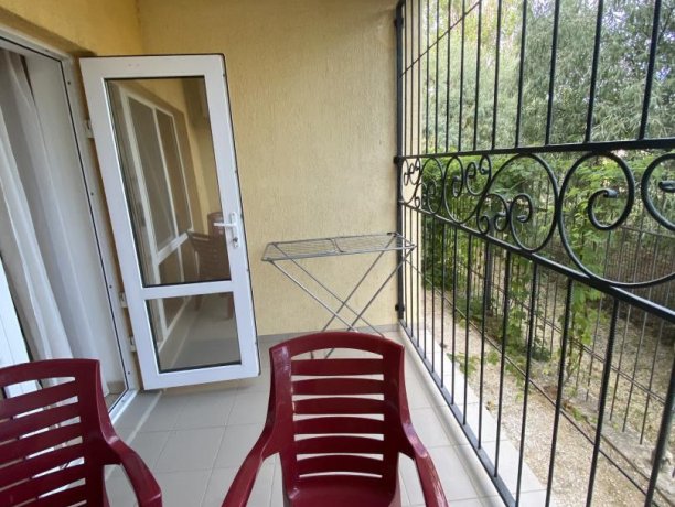 Семейный-люкс №19 однокомнатный, база отдыха «Гостиный двор», Кирилловка. Фото 10